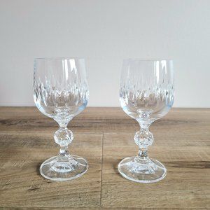 Set of 2 crystal wine glasses.